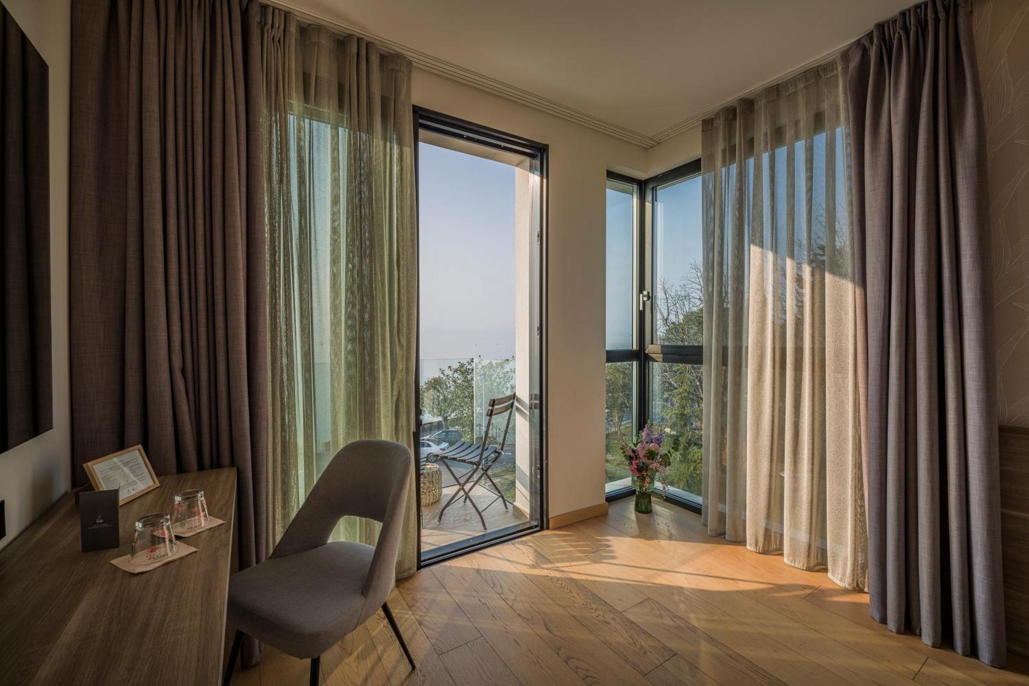 Hotel Vinci Sirmione Kültér fotó